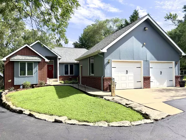 2002 E Chestnut, Arkansas City, KS 67005