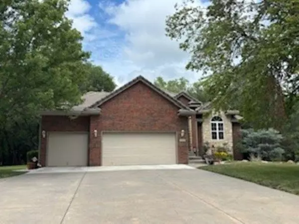 9413 E Greenbriar Ct, Wichita, KS 67226