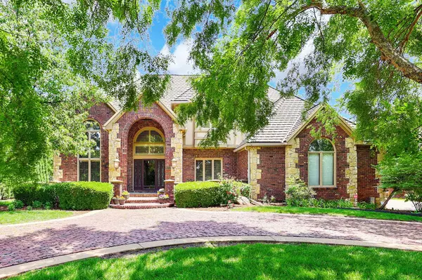 9451 E Cross Creek Ct, Wichita, KS 67206