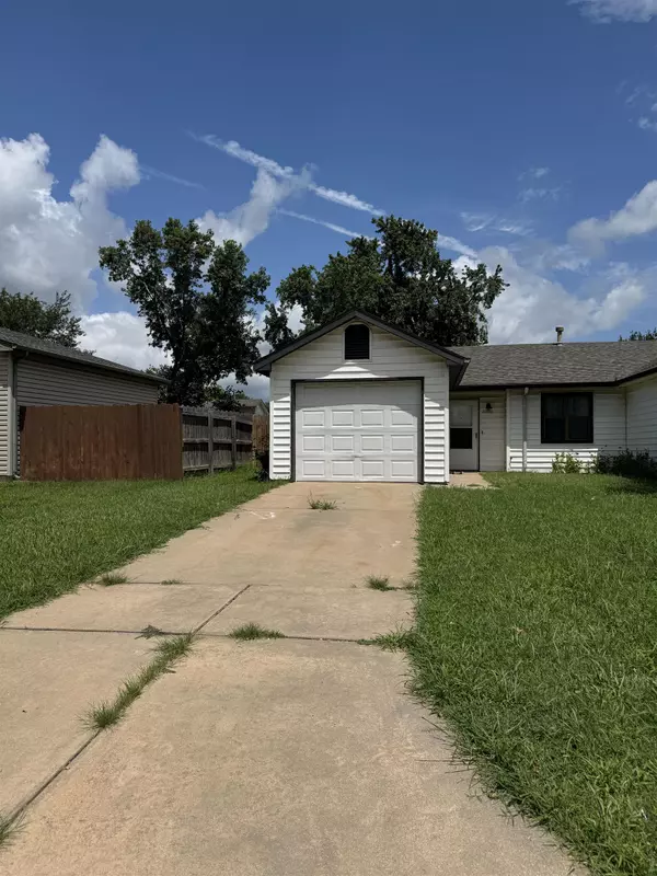 11016 W Grant St, Wichita, KS 67209