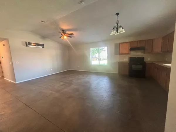 Hutchinson, KS 67501,808 N Walnut St