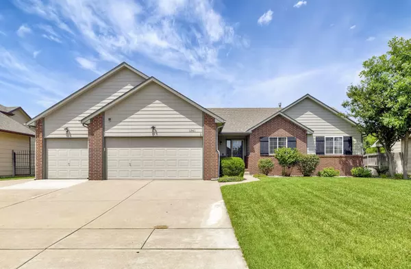 1341 N Lake Edge Cir, Goddard, KS 67052