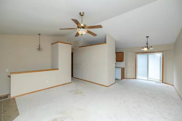 Wichita, KS 67235,1386 N Aksarben
