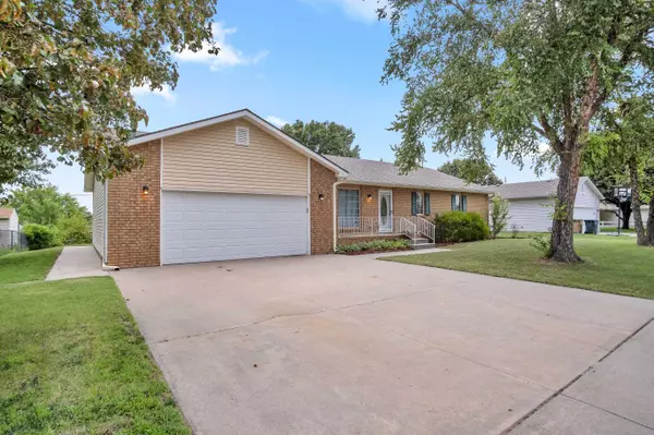 Hutchinson, KS 67502,1929 E 33rd Ave