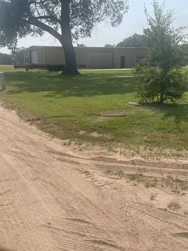Harper, KS 67058,905 E 8th St