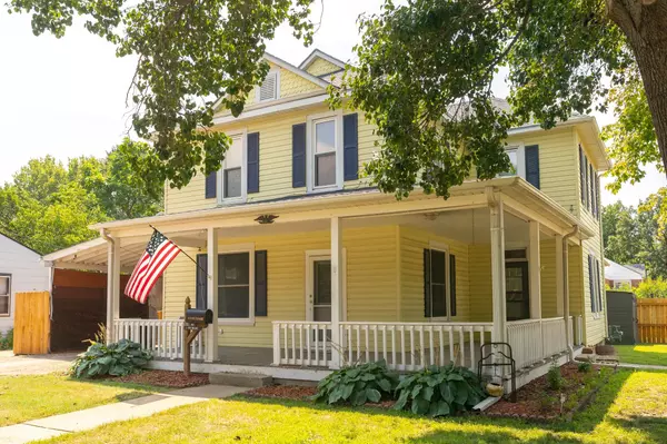 704 Smoky Hill Dr, Salina, KS 67401