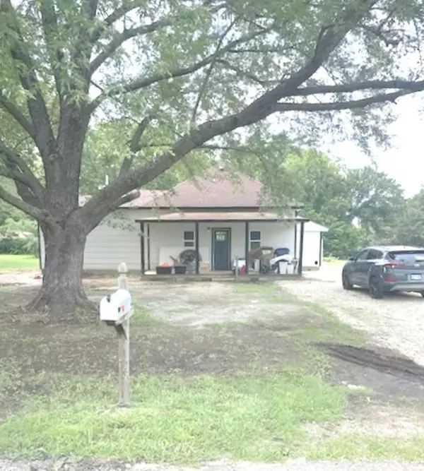 327 N FOREST, Douglass, KS 67039
