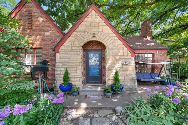 Newton, KS 67114,704 E 4th St