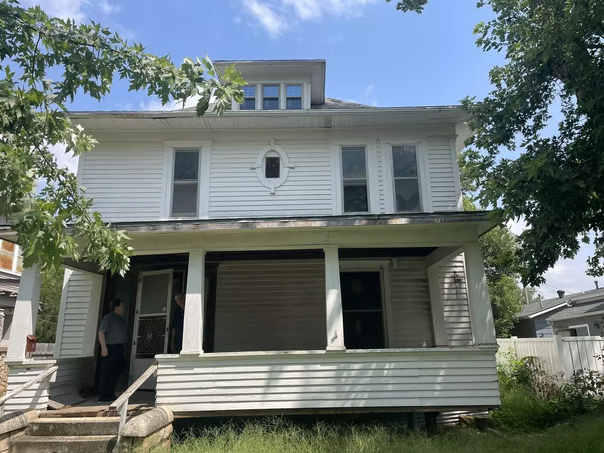Wellington, KS 67152,307 E 10th St