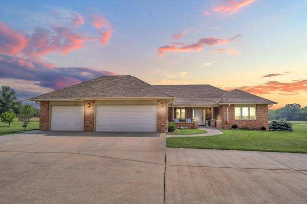 120 Moorlands Ln, Newton, KS 67114