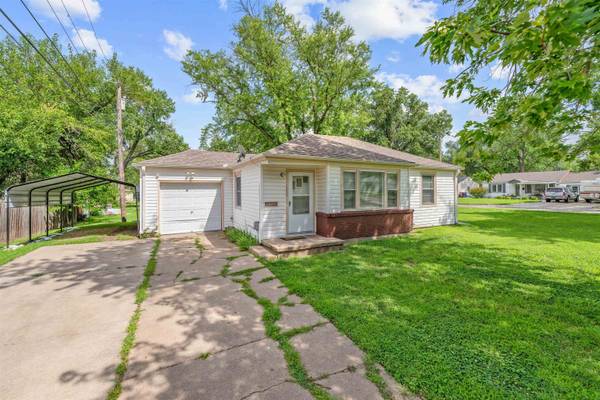 1200 Crescent Ln, Mcpherson, KS 67460