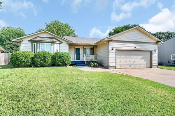 704 W 15th St, Newton, KS 67114