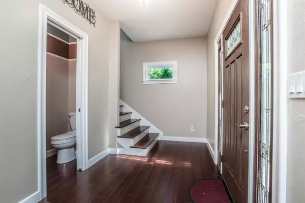 Halstead, KS 67056,419 Spruce St