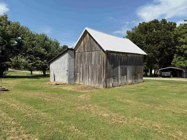 Burden, KS 67019,319 N Poplar St