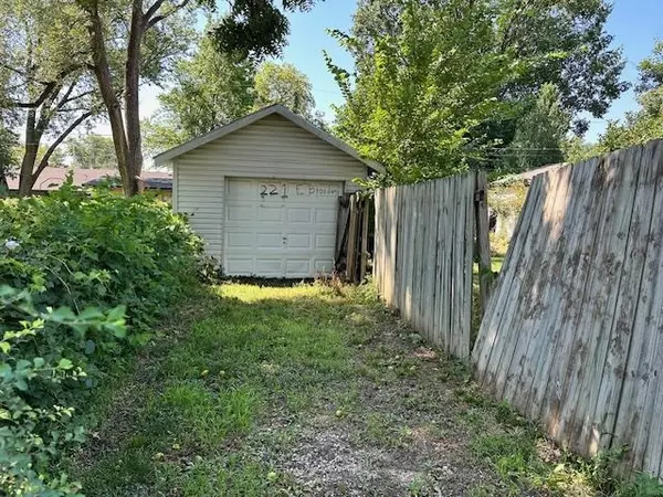 Augusta, KS 67010,221 E Broadway Ave