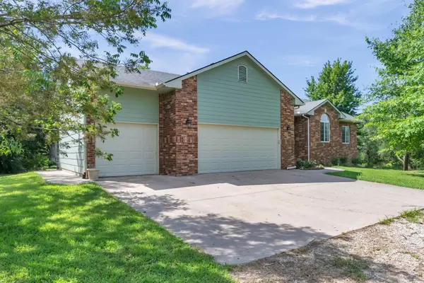 3838 S 154th St E, Wichita, KS 67232