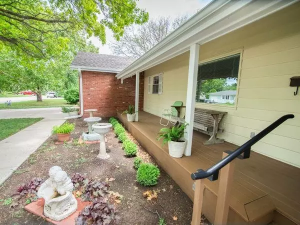 Hillsboro, KS 67063,304 S Kennedy St