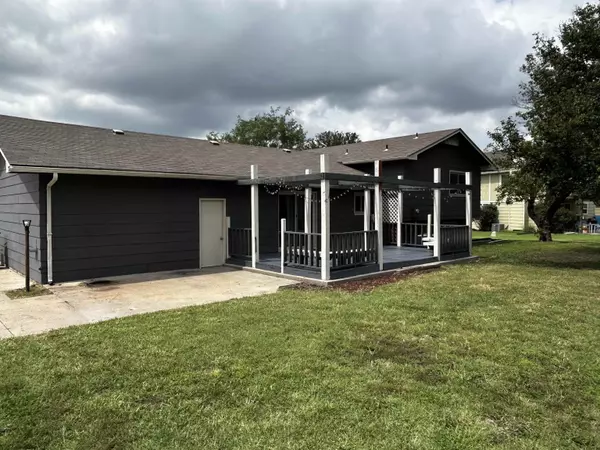 Newton, KS 67114,7 ROLLING HILLS CT
