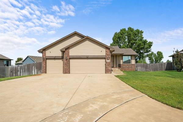 5506 S Elmhurst Cir, Wichita, KS 67216