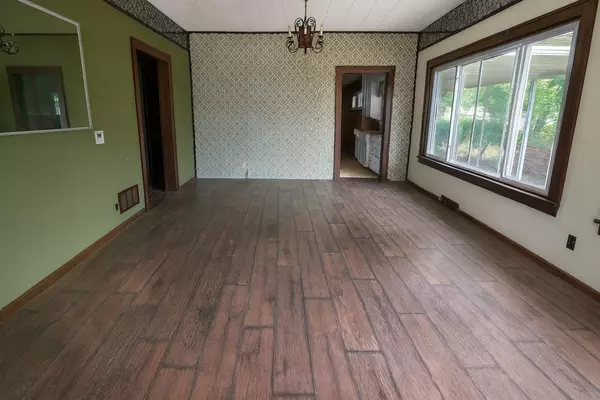 Wellington, KS 67152,111 E 15th