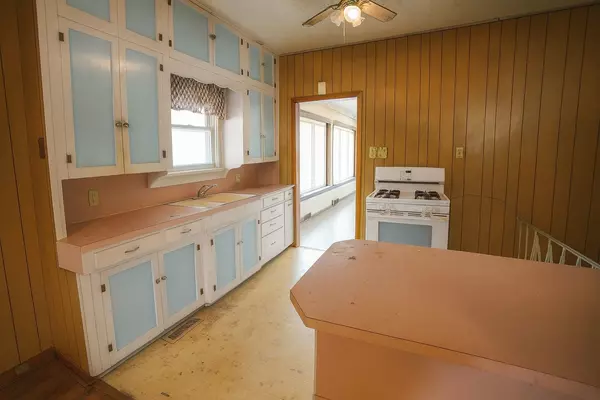 Wellington, KS 67152,111 E 15th