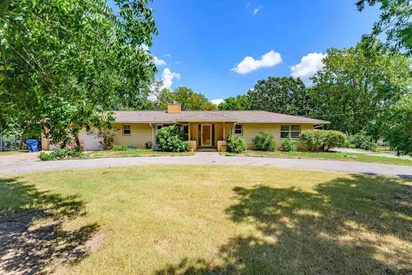 3820 S Hoover Rd, Wichita, KS 67215