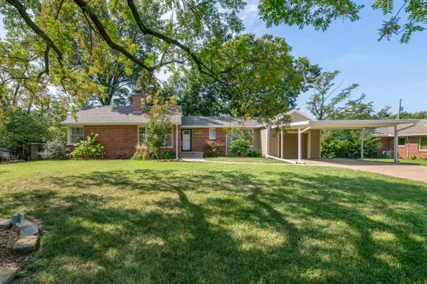 Wichita, KS 67206,17 E Hawthorne St