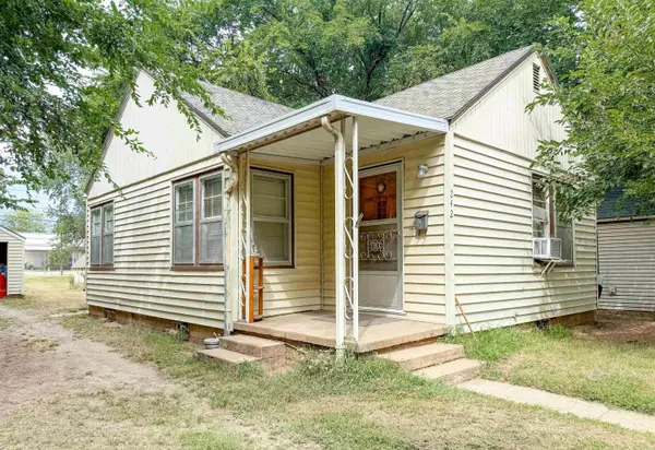 242 W C Ave, Kingman, KS 67068