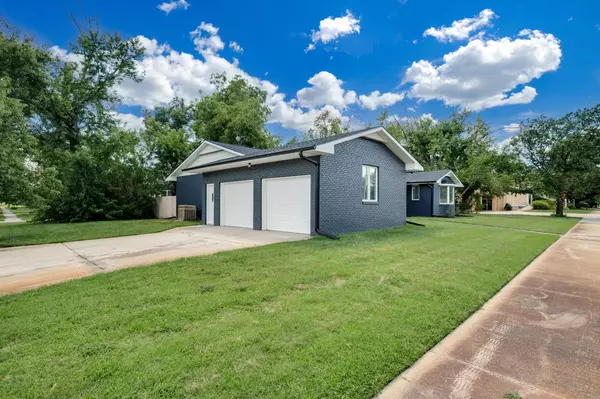 Halstead, KS 67056,403 W 4th St