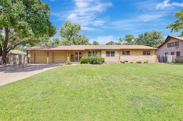 5714 E Chadowes St, Wichita, KS 67208