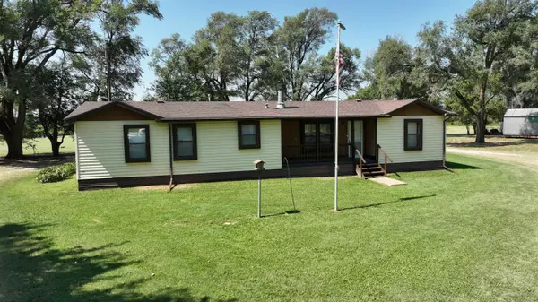 205 NW 90 Rd, Harper, KS 67058