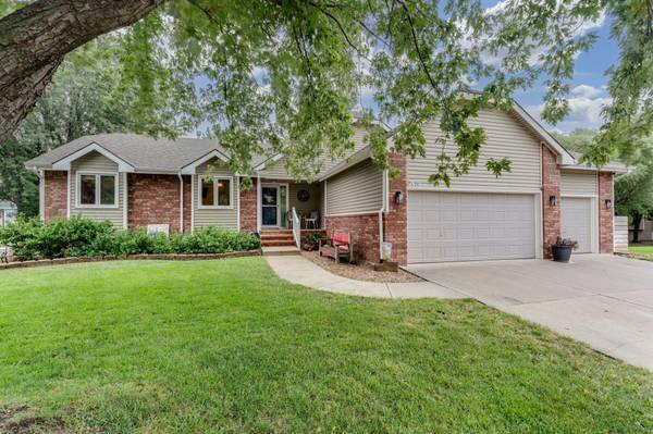 2410 N Baytree Ct, Wichita, KS 67205