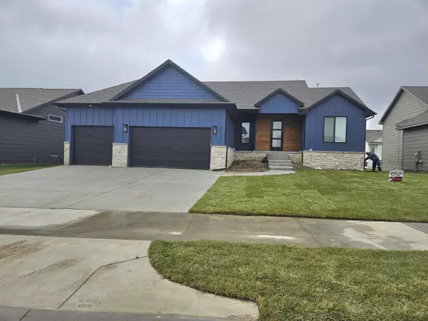 2537 N Bluestone St, Andover, KS 67002