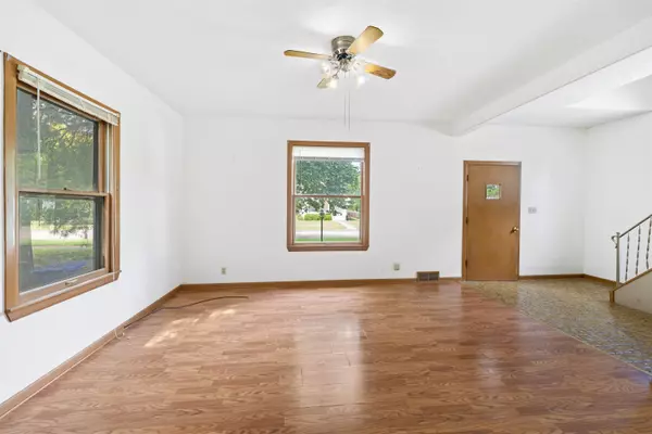 Lindsborg, KS 67456,836 N Main St