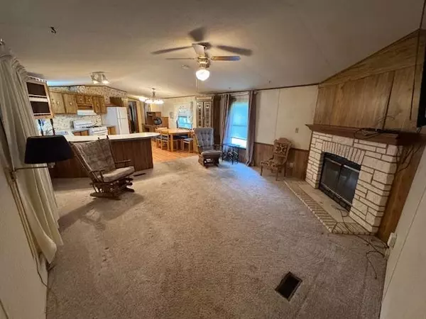 Delphos, KS 67436,106 N Custer