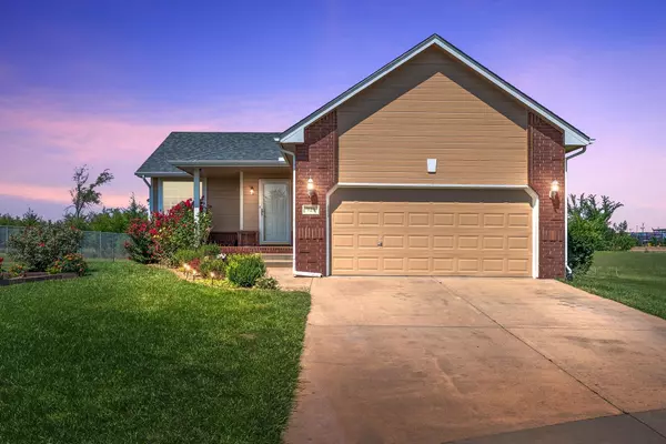 729 S Bedford Cir, Wichita, KS 67207-4320