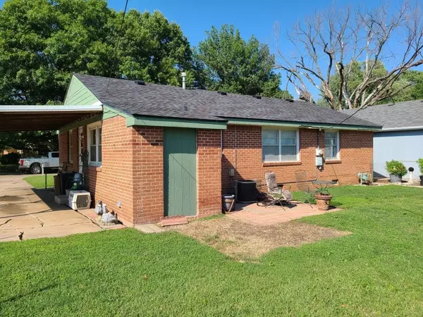 Winfield, KS 67156,1803 Booth St