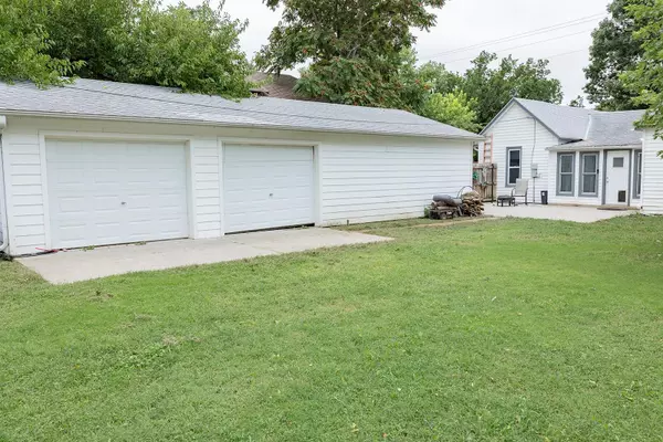 Newton, KS 67114,214 SW 5th St