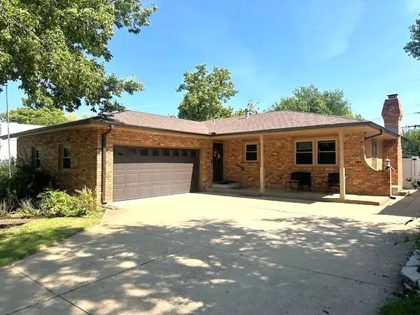 2375 Edward St, Salina, KS 67401