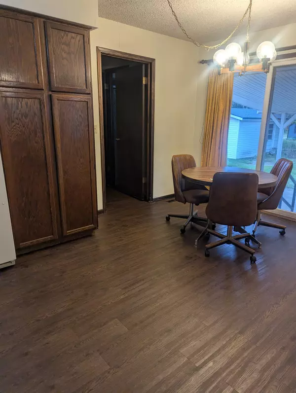 Hillsboro, KS 67063,113 Floral Dr