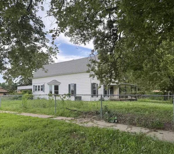 317 E Ross St, Clearwater, KS 67206