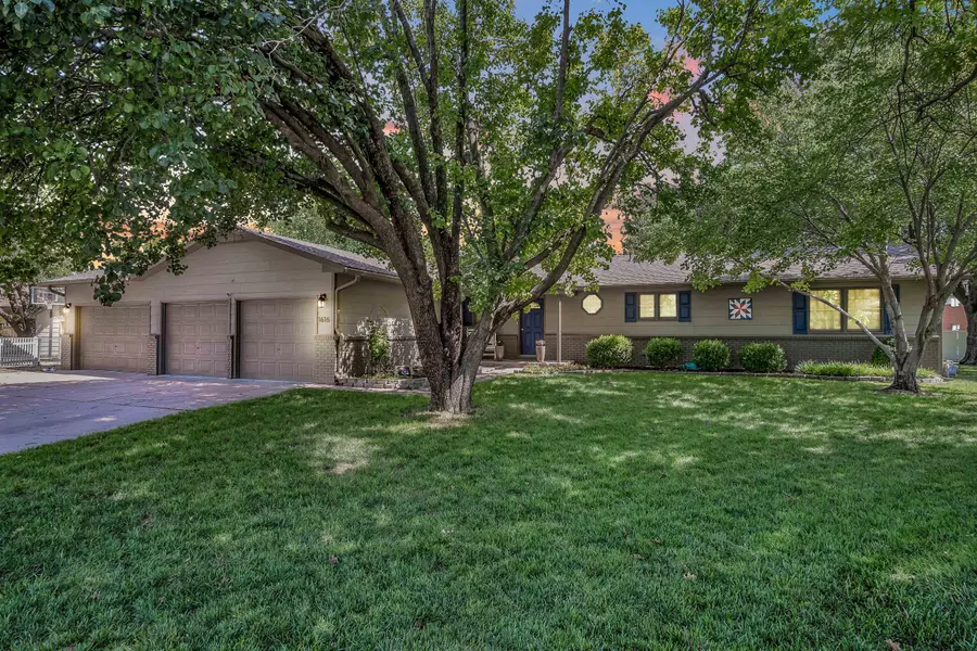 1616 Grandview Ct, Newton, KS 67114