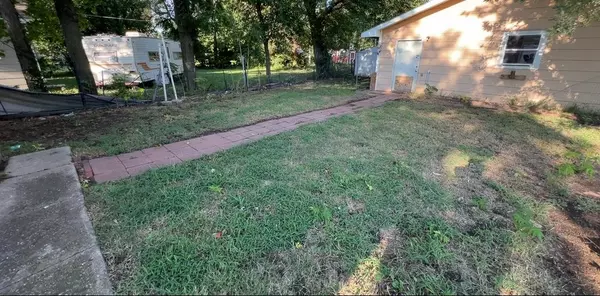 Belle Plaine, KS 67013,110 E 4TH AVE