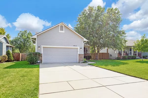 10513 W Lamp Cir, Wichita, KS 67215