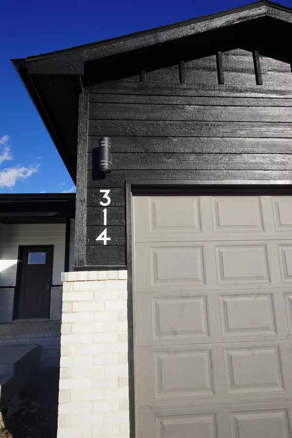 Valley Center, KS 67147,314 S Sycamore Dr