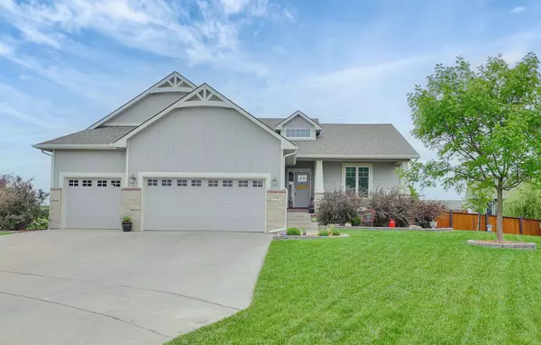 1240 N Countrywalk Ct, Rose Hill, KS 67133