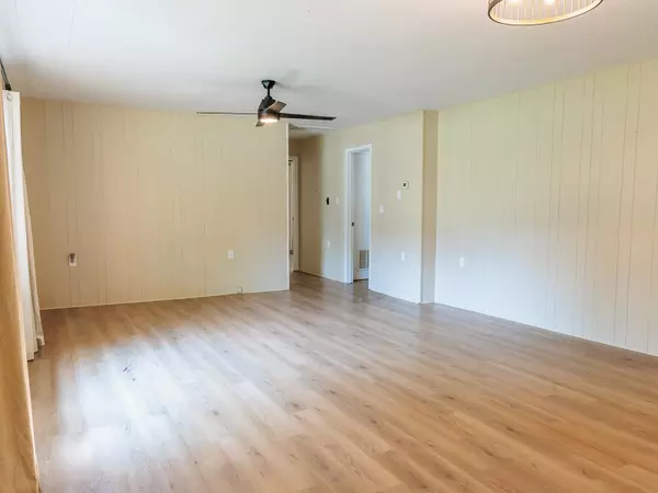 Winfield, KS 67156,923 Harris Rd