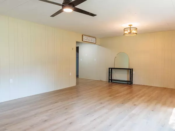 Winfield, KS 67156,923 Harris Rd