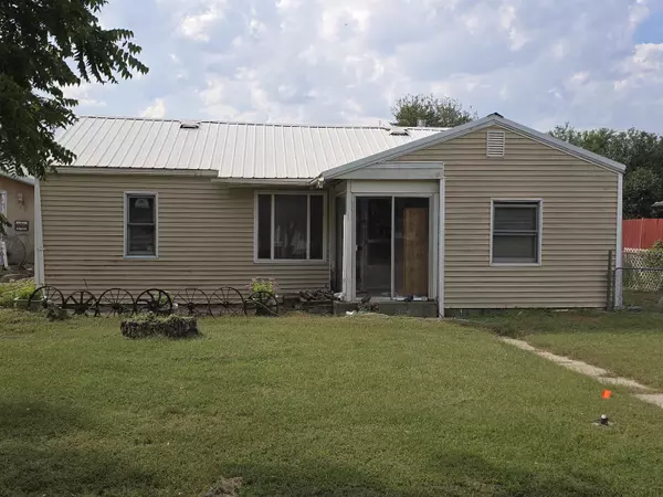 417 E 56th St S, Wichita, KS 67216