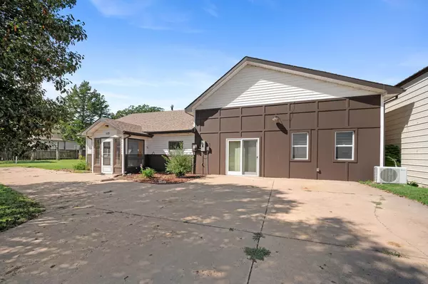 113 S Robbins Rd, Norwich, KS 67118